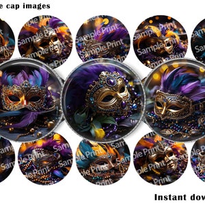 Könnte beinhalten: Zwölf runde Flaschenverschlussbilder mit einem Durchmesser von 2,5 cm, die eine goldene und violette Maskenmaske mit Federn und Perlen zeigen. Die Bilder sind zum sofortigen Download verfügbar.