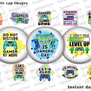 Peut inclure: Douze images comestibles rondes de 2,5 cm de diamètre sur le thème du jeu vidéo. Les images présentent une variété de motifs, notamment une manette de jeu, un joueur disant "Ne pas déranger, joueur au travail", et une barre de progression qui dit "Jeu en cours, ne me parlez pas avant la fin".
