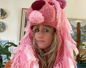 Roze leeuwenhoed met een edelsteenbloemkroon