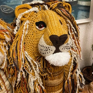 Lion hat image 8