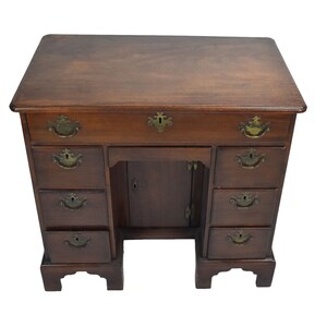 Antique 18th Century American Mahogany Dressing Table Kneehole Desk image 3