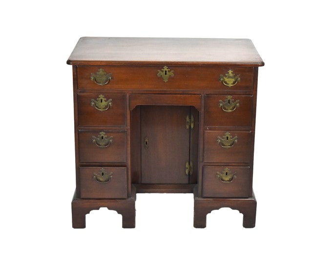 Antique 18th Century American Mahogany Dressing Table Kneehole Desk