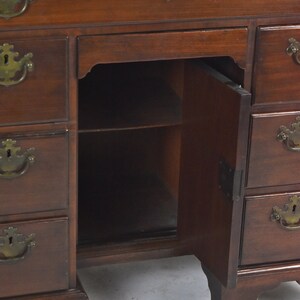 Antique 18th Century American Mahogany Dressing Table Kneehole Desk image 10
