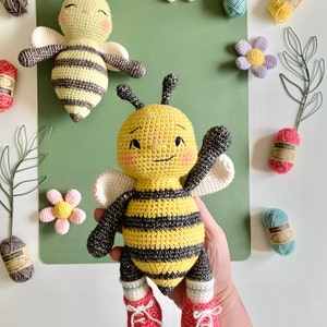 Saffron the Bee Amigurumi Crochet Pattern zdjęcie 2
