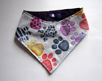 Dog bandana light gray with colorful paws XXS - XL