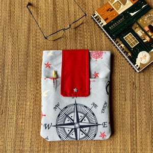 Housse de livre avec poche, Couverture de livre en tissu, Protège-livre bleu sur le thème du voyage, Housse de livre en lin fait main, Pochette de livre à fermeture pression