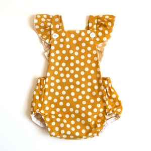 Pagliaccetto giallo a pois, pagliaccetto primaverile, pagliaccetto estivo, pagliaccetto giallo, pagliaccetto con volant, vestito estivo, vestito da spiaggia per bambini, pagliaccetto di compleanno