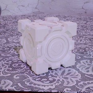 A companion cube 3d model from the game portal