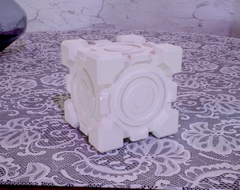 A companion cube 3d model from the game portal