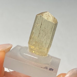 Cristal crudo de SCAPOLITH amarillo (2,8gr) Cristal de escapolita amarillo en bruto, Tanzania Tanzania