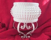 WHITE METAL WaLL PLANTER