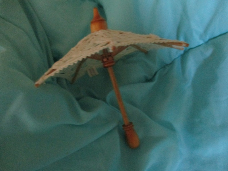 SMALL WEDDING BaTTENBURG LACE UmBRELLA PaRASOL Shower Decor or Prop for Photos