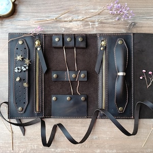 Leather travel jewelry organizer/travel jewelry case/travel jewelry roll/leather jewelry organizer/Personalized jewelry case/Christmas gift