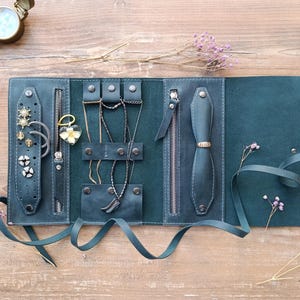 Schmuck-Organizer aus Leder, Schmuckrolle aus Leder, Personalisierter Schmuck-Organizer, Reise-Schmuckrolle, Reise-Schmucketui, Geschenk für Mama