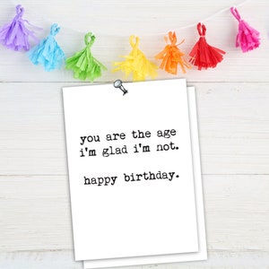 Heureux que je ne suis pas votre âge, Carte Joyeux anniversaire, Carte d’anniversaire, Drôle d’anniversaire, Drôle, Sarcastique, Carte pour lui, Carte pour elle, Carte de vieillesse