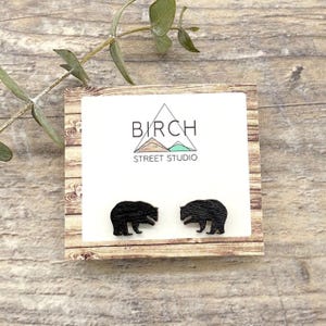 Pendientes de oso, joyas de oso, pendientes de animales, oso pardo, pendientes de Canadá, mamá osa, regalo del Día de la Madre, pendientes de botón, pendientes de madera imagen 1