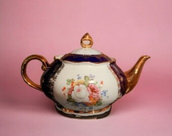 Hass Czech Republic porcelain Winrose  handmade teapot