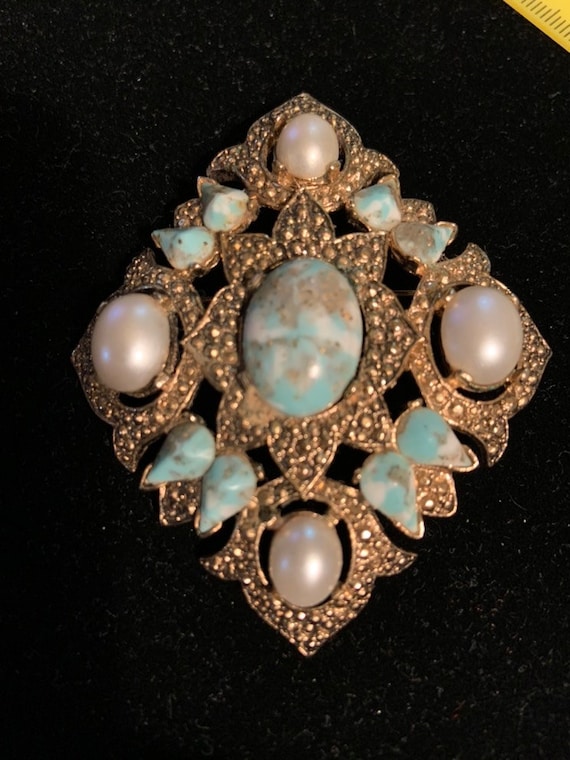 Sarah Coventry 60s 70s cabochon pearl brooch penda