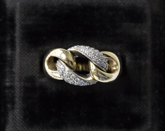 The Diamond Link Ring