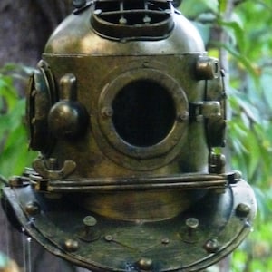 Distressed Deep Sea Diver&#39;s Helmet & Spoon Fish Windchime-Vintage Aged Metal Nautical Decoration-Under the Sea Marine Art-Father&#39;s Day Gifts