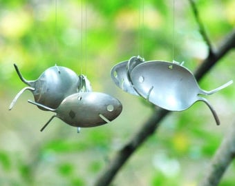 Carillon éolien Spoon Fish : orbe marin en métal, oeuvre d'art cinétique pour jardin
