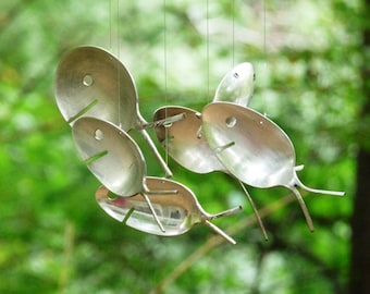 Carillon éolien argenté en forme de flocon de neige et de poisson : décoration de Noël en métal recyclé
