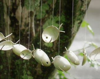 Carillon éolien Spoon Fish : oeuvre d'art en métal cinétique plaqué argent