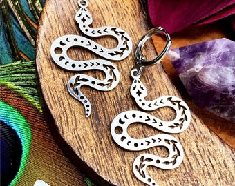 Snake hoop earrings <> Huggie hoop earrings <> moon phase jewelry <> Serpent earrings