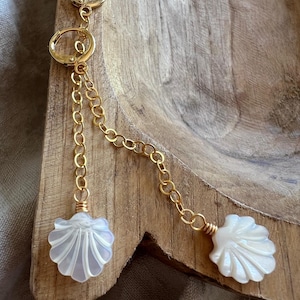Pozłacane kolczyki z masy perłowej w kształcie muszli | Ręcznie robione kolczyki w kształcie obręczy w stylu nadmorskim | Beachcore Cottagecore Jewelry