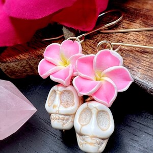 Sugar skull earrings with pink and yellow flower crowns &lt;&gt; Dia de los Muertos earrings &lt;&gt; Sugar skulls