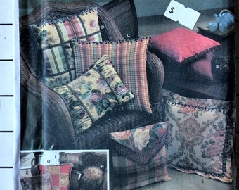 Simplicity 5685 Sewing Pattern Easy Home Decorating Pillows House Interior Design Square Round Beaded Fringe Trim Tassel Rectangular UNCUT