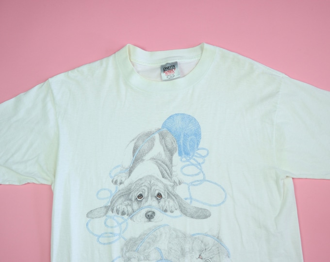 Cute Dog & Kitten with yarn 1990s vintage Tshirt