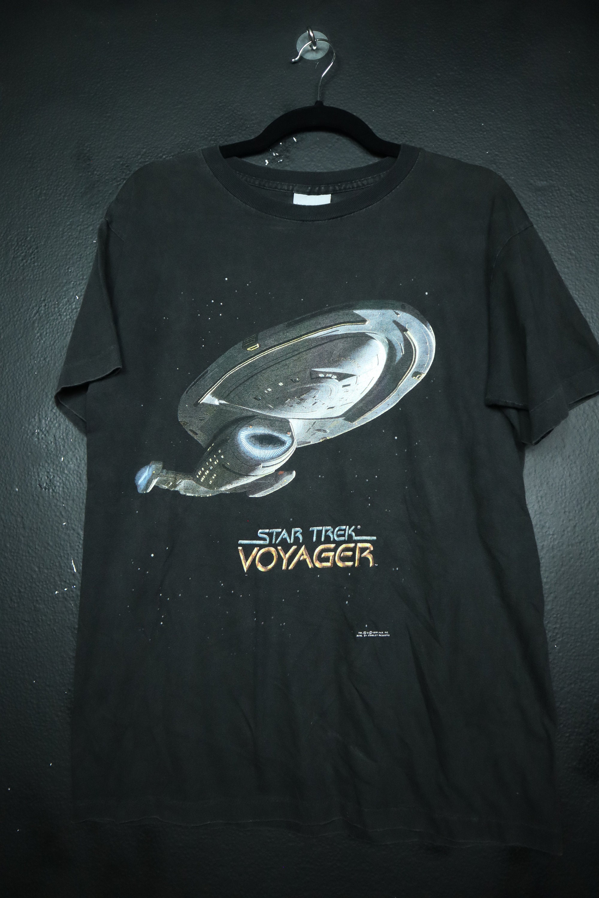 Star Trek USS VOYAGER Stanley Desantis vintage tshirt