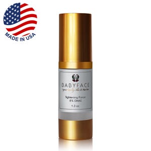 Puede incluir: Una botella dorada con una etiqueta blanca que dice "BABYFACE Super Quality Skin & Hair Care Tightening Potion 8% DMAE 1.3 oz."