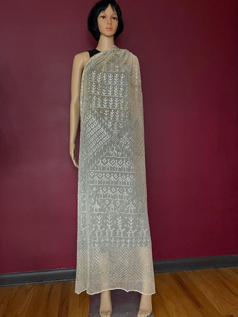 Phenomenal HEAVY Vintage Egyptian ASSUIT Wedding Shawl 1930's White BRIGHT silver Art Deco Egyptian Revival Stage ready. immagine 18