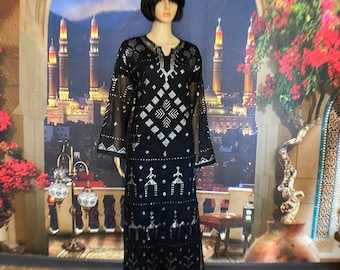 Extra großes Schwarzes Assuit DELUXE Kleid /Tunika mit großen silbernen Motiven Bauchtanz Saidi Kleid