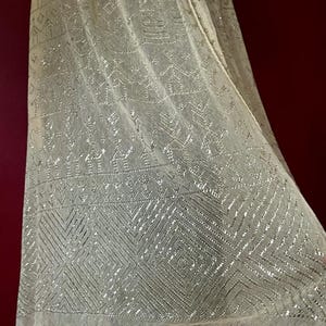 Phenomenal HEAVY Vintage Egyptian ASSUIT Wedding Shawl 1930's White BRIGHT silver Art Deco Egyptian Revival Stage ready. immagine 12