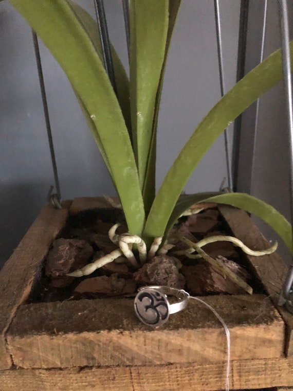 OM/AUM  .925   Handmade Solid Silver Ring size 5 … - image 6