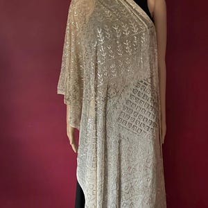 Phenomenal HEAVY Vintage Egyptian ASSUIT Wedding Shawl 1930's White BRIGHT silver Art Deco Egyptian Revival Stage ready. immagine 13
