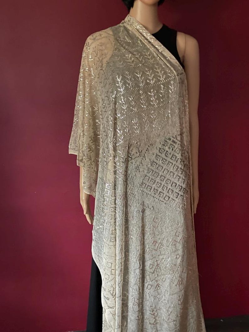 Phenomenal HEAVY Vintage Egyptian ASSUIT Wedding Shawl 1930's White BRIGHT silver Art Deco Egyptian Revival Stage ready. immagine 13