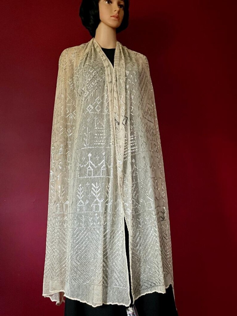 Phenomenal HEAVY Vintage Egyptian ASSUIT Wedding Shawl 1930's White BRIGHT silver Art Deco Egyptian Revival Stage ready. immagine 11