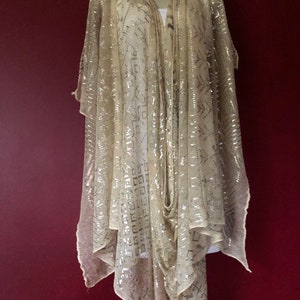 Phenomenal HEAVY Vintage Egyptian ASSUIT Wedding Shawl 1930's White BRIGHT silver Art Deco Egyptian Revival Stage ready. immagine 5