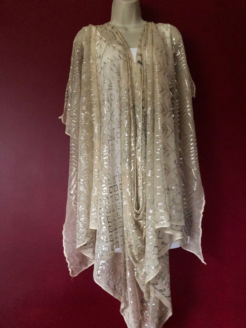 Phenomenal HEAVY Vintage Egyptian ASSUIT Wedding Shawl 1930's White BRIGHT silver Art Deco Egyptian Revival Stage ready. immagine 5