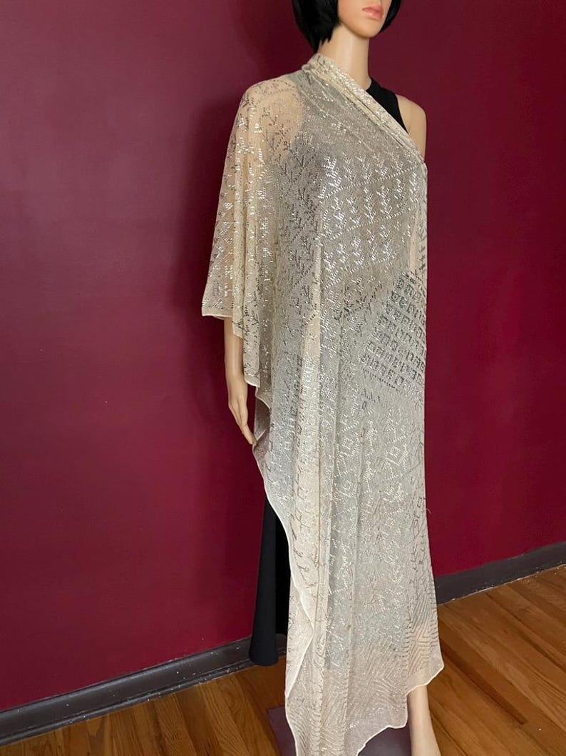 Phenomenal HEAVY Vintage Egyptian ASSUIT Wedding Shawl 1930's White BRIGHT silver Art Deco Egyptian Revival Stage ready. immagine 14