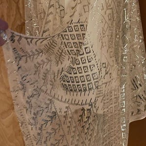 Phenomenal HEAVY Vintage Egyptian ASSUIT Wedding Shawl 1930's White BRIGHT silver Art Deco Egyptian Revival Stage ready. immagine 17