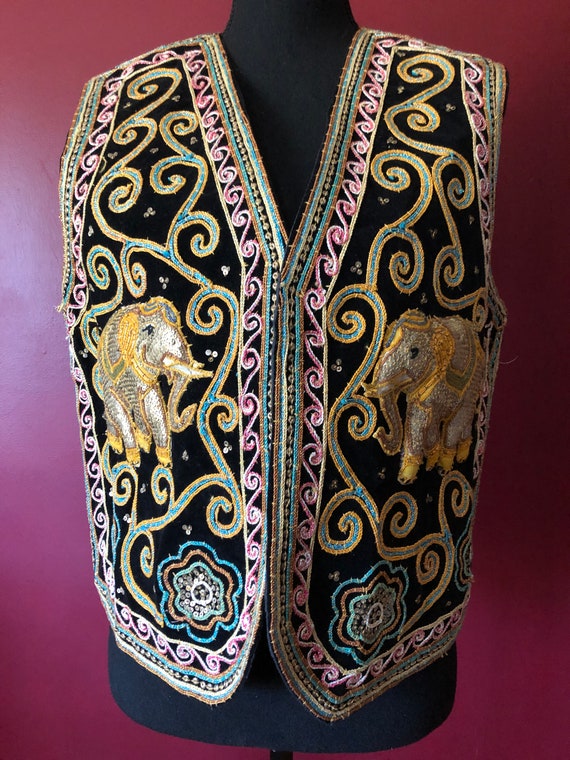 Gorgeous Vintage Indian Embroidered Velvet Raise