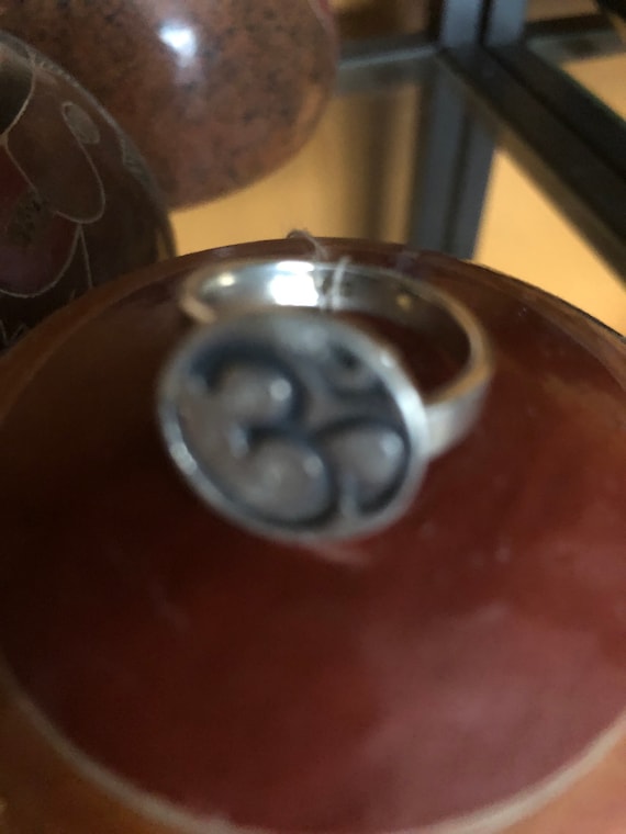 OM/AUM  .925   Handmade Solid Silver Ring size 5 … - image 4
