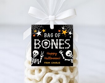 Etiqueta de regalo cuadrada editable de Halloween, etiqueta imprimible de bolsa de huesos, etiqueta de regalo para pedir dulces, esqueletos divertidos como recuerdo de fiesta, descarga digital