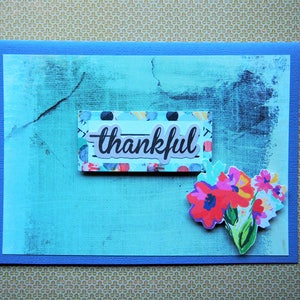 Carte reconnaissant en bleu avec bouquet de fleurs, pour les collègues de travail, pour les patrons