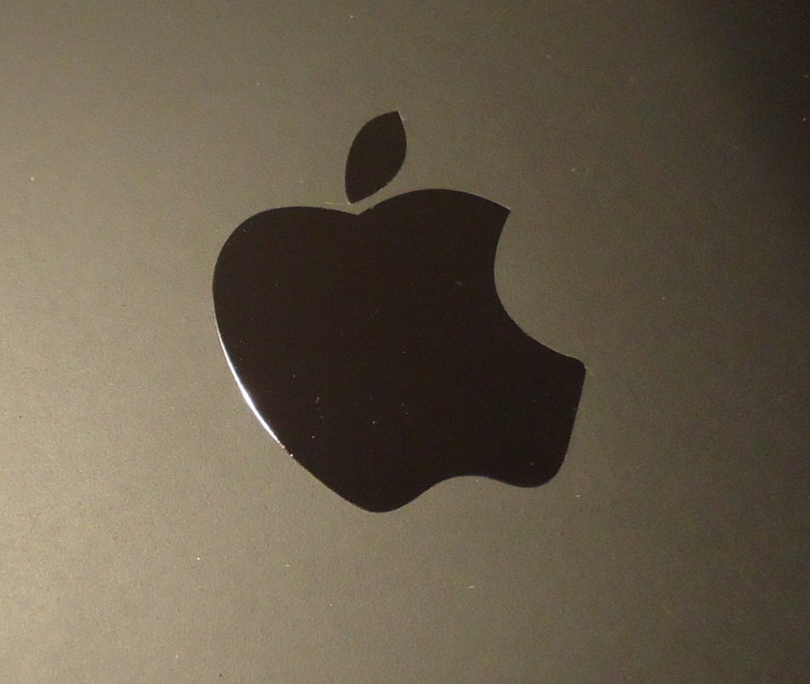 Купить стикеры на айфон. Наклейка Apple. Логотип Apple. Металлические наклейки яблоко. Наклейка логотип Apple.